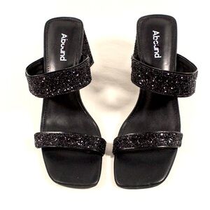 Abound Carena new never worn. Classic design with comfort. Dress up or casual